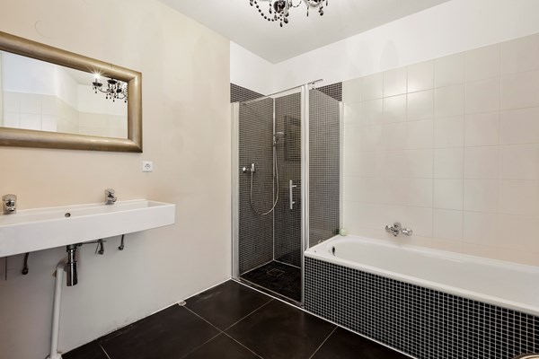 Medium property photo - Van Hallstraat 695, 1051 HG Amsterdam